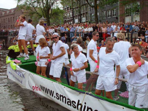 Canal Parade 2003 met Smashing Pink boot